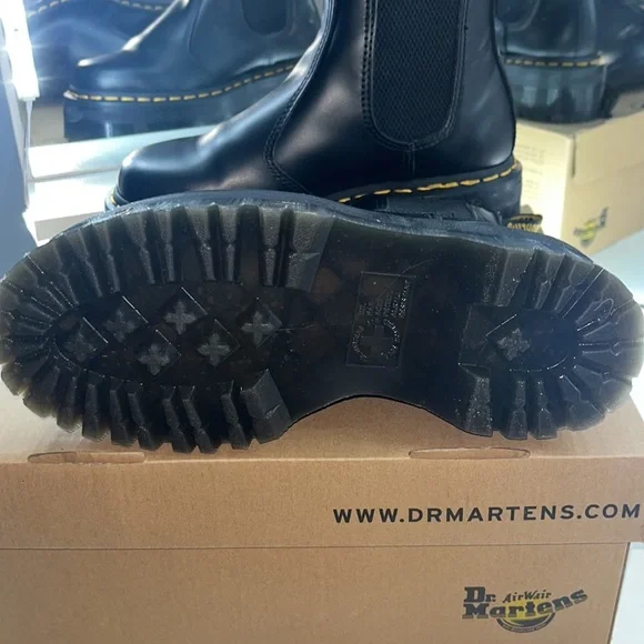 DR. MARTENS SMOOTH LEATHER PLATFORM CHELSEA BOOTS - Picture 6 of 12